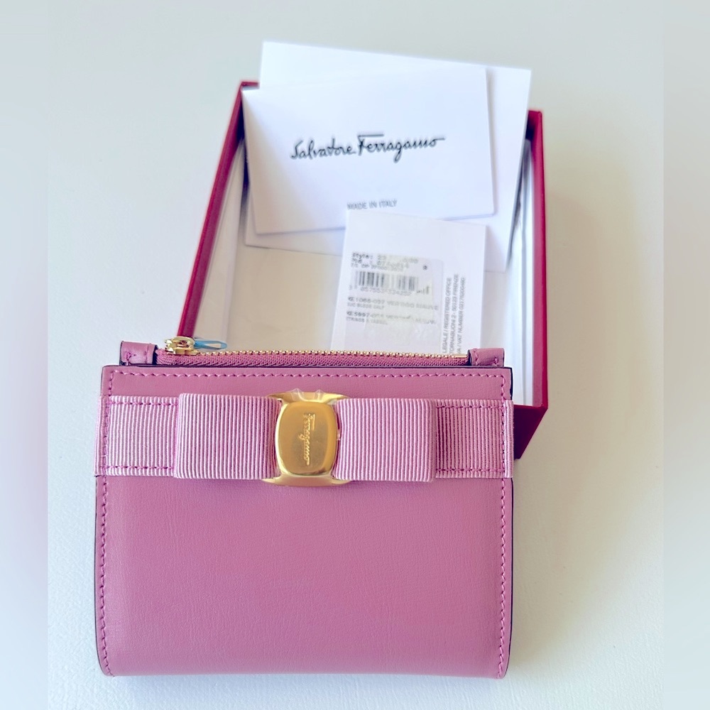 Salvatore Ferragamo Vara Ribbon wallet NWT